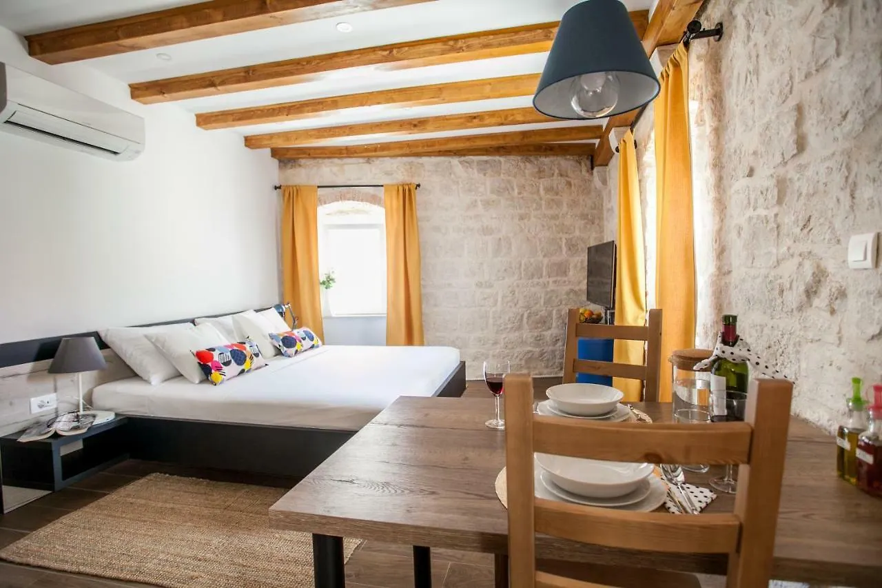 Villa Lucia Trogir 2*,  Croatia