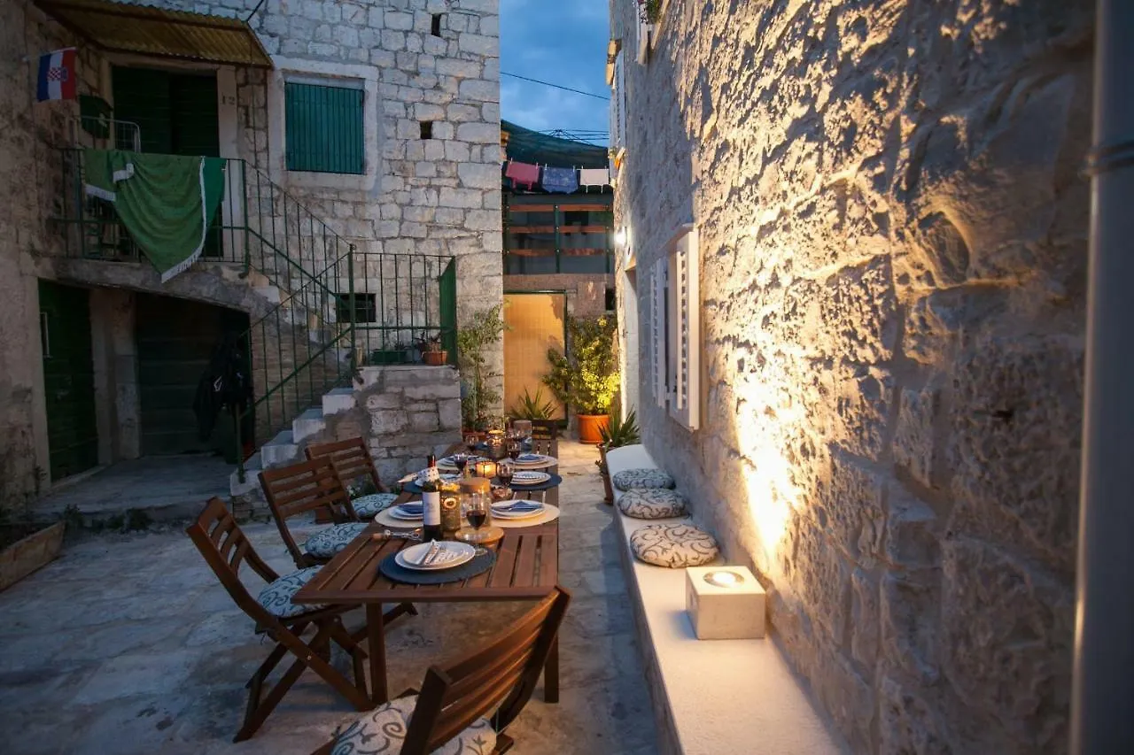 Villa Lucia Trogir 2*,  Croatia