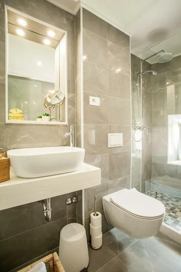 Villa Lucia Trogir 2*,